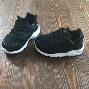 *Worn ONCE!* Nike Hurachi - Toddler Size 6